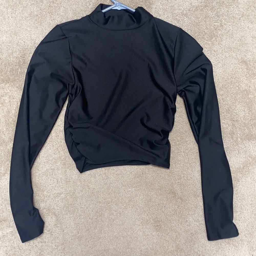 Black long sleeve crop top